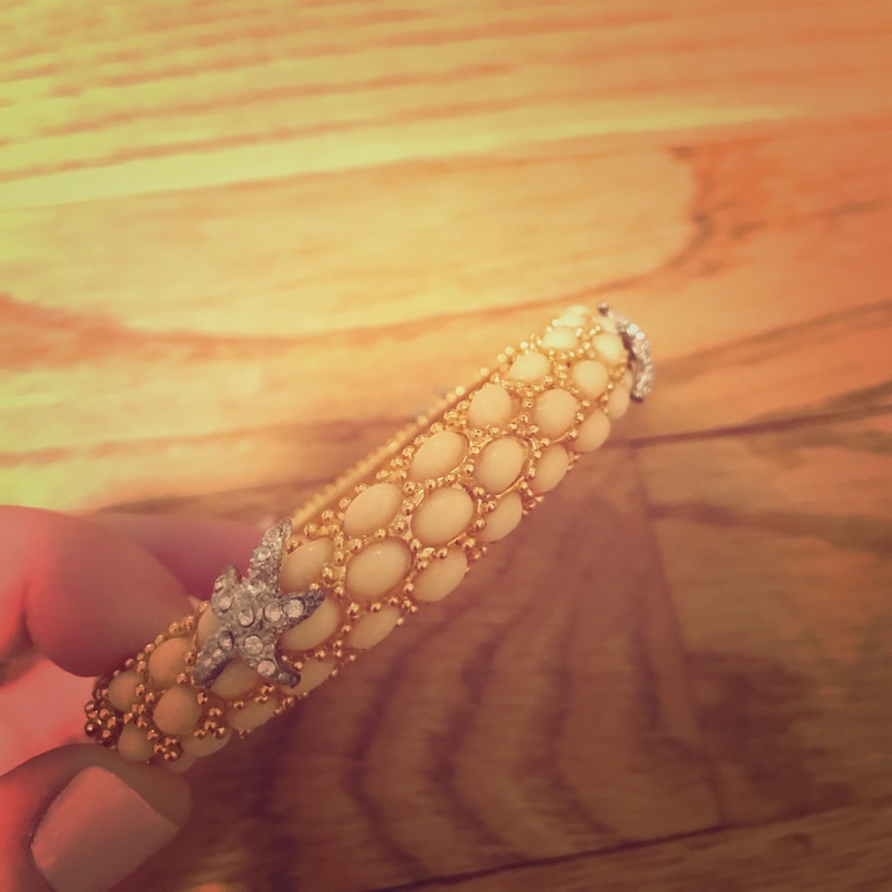 Super cute bangle with star fish